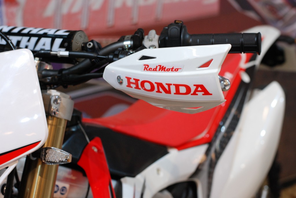 Honda red moto