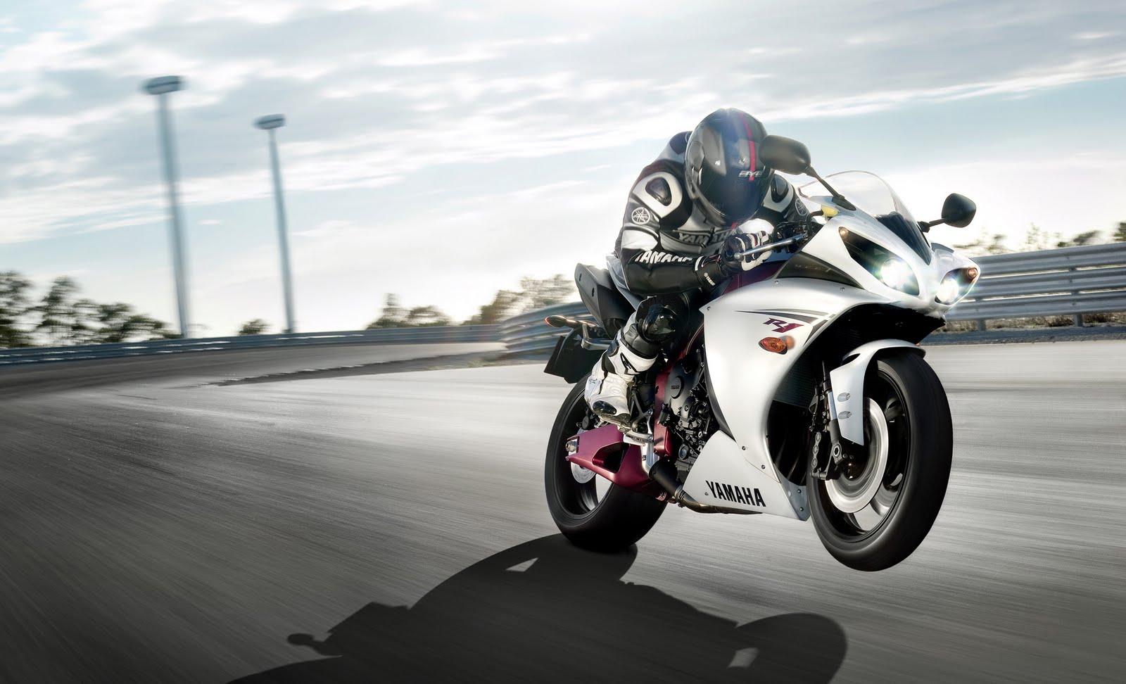 La revue de la semaine : gymkhana, Ride Through, carburant et enduro !