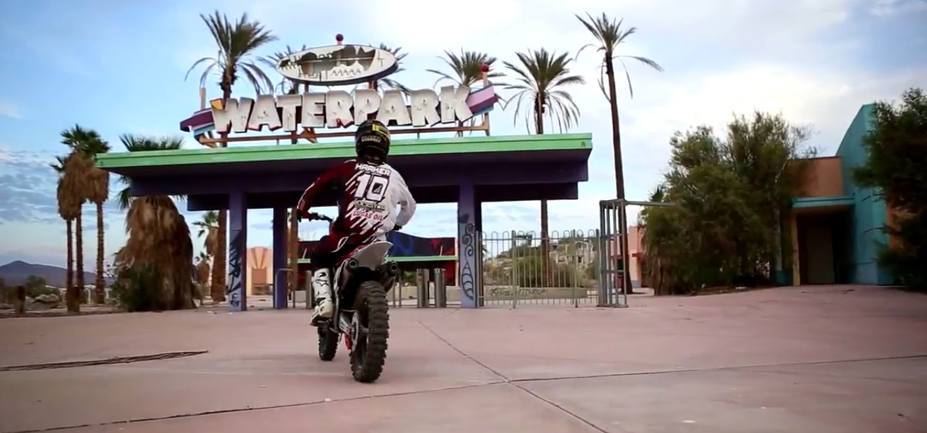 Quand Colton Haake ride un parc abandonné