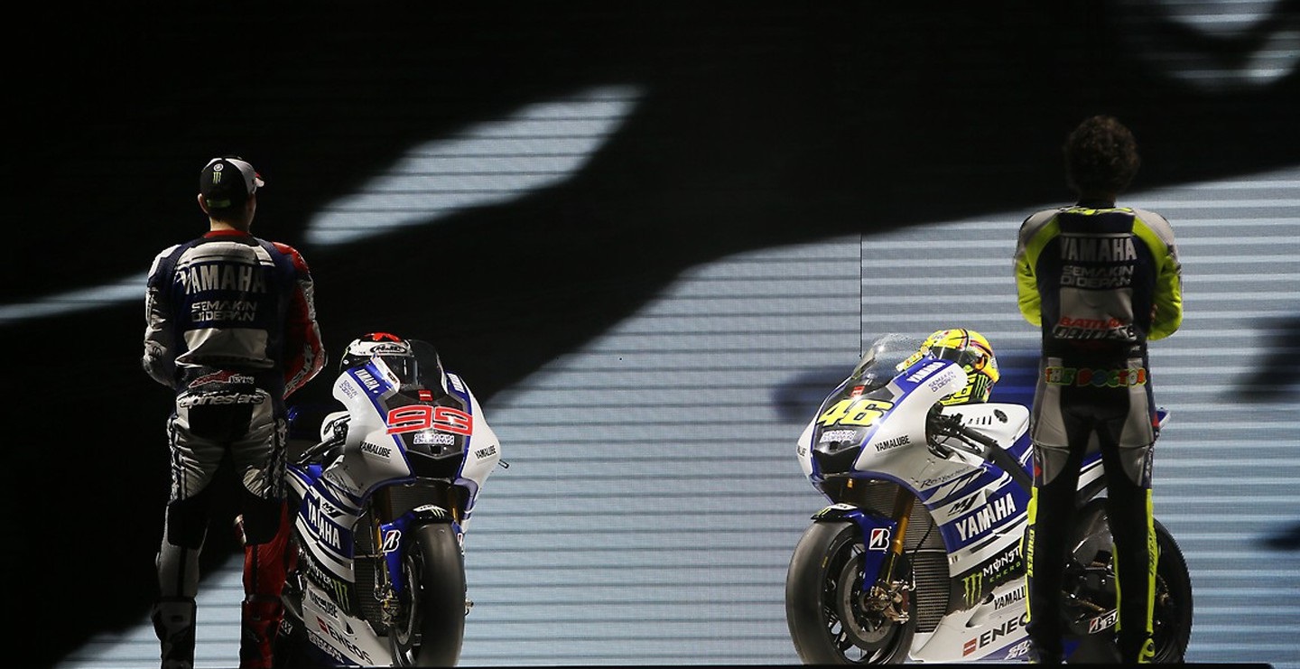 Lorenzo et Rossi Présentent la nouvelle Yamaha MotoGP 2014