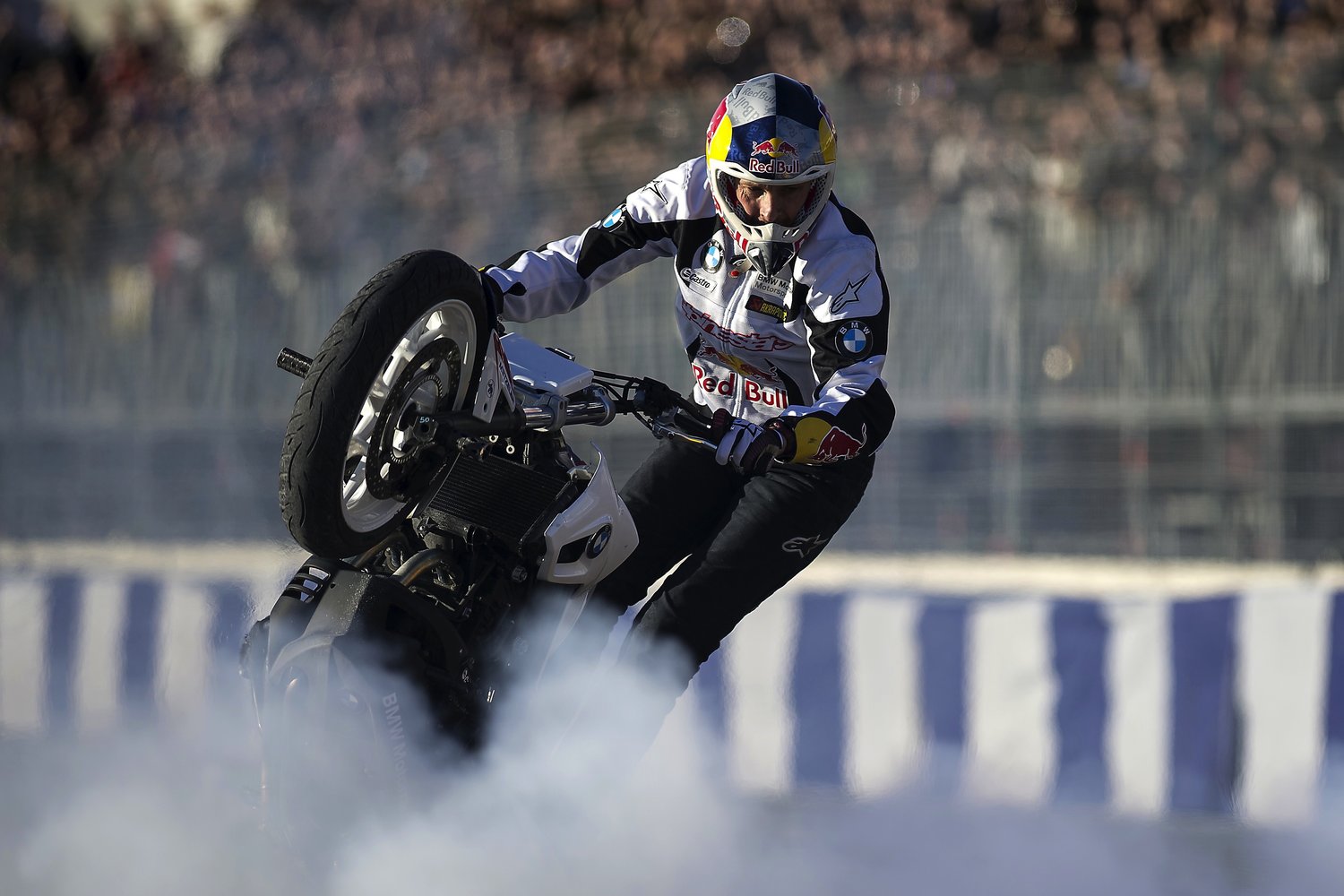 Chris Pfeiffer teste la BMW F800R à Bangkok