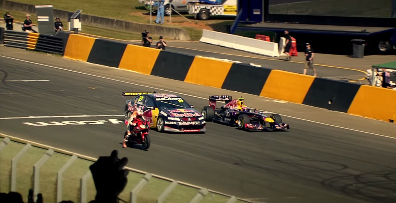 Quand Casey Stoner fait la course avec la F1 de Mark Webber