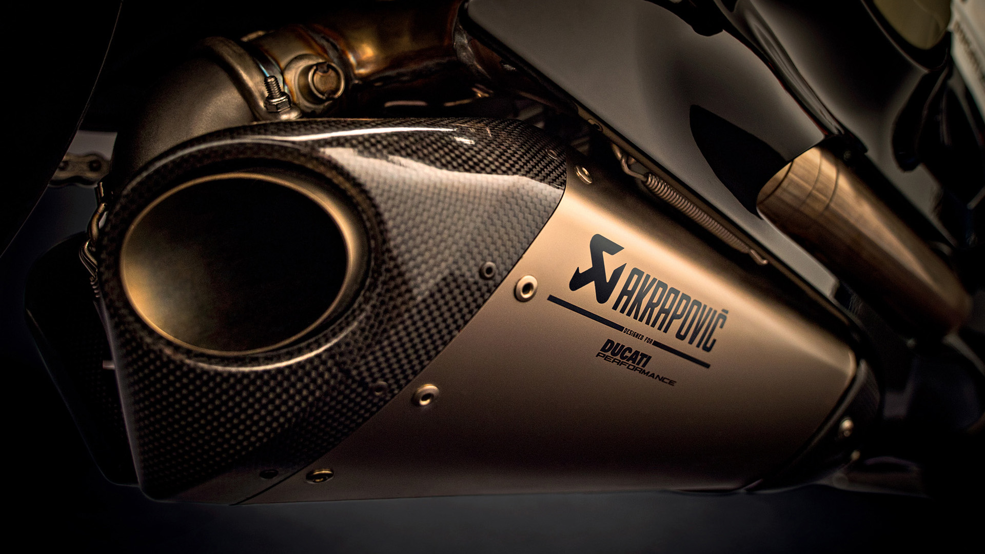 Akra rend hommage aux superbikes
